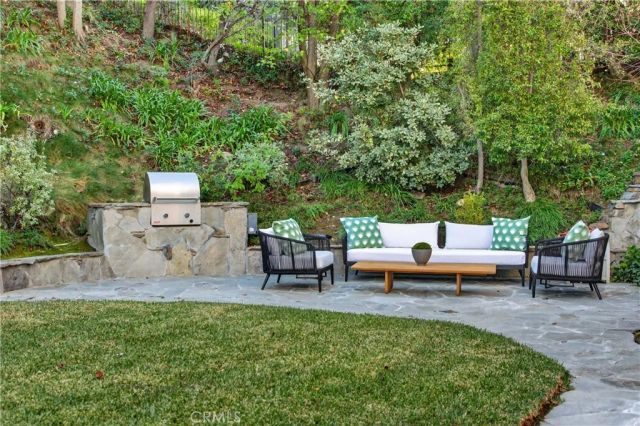 24762 Calvert Street, Woodland Hills, CA 91367