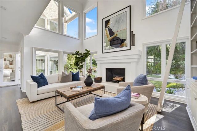 24762 Calvert Street, Woodland Hills, CA 91367