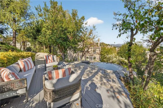 24762 Calvert Street, Woodland Hills, CA 91367