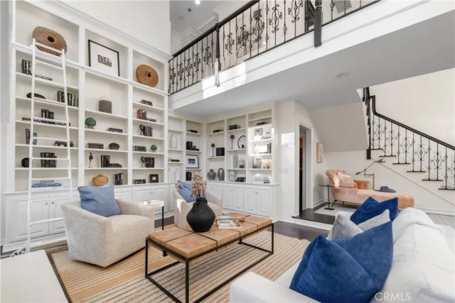 24762 Calvert Street, Woodland Hills, CA 91367