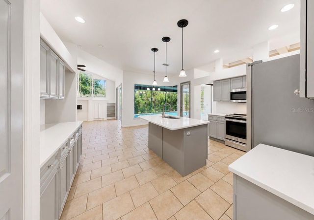 6105 AUDUBON MANOR BOULEVARD, Lithia, FL 33547