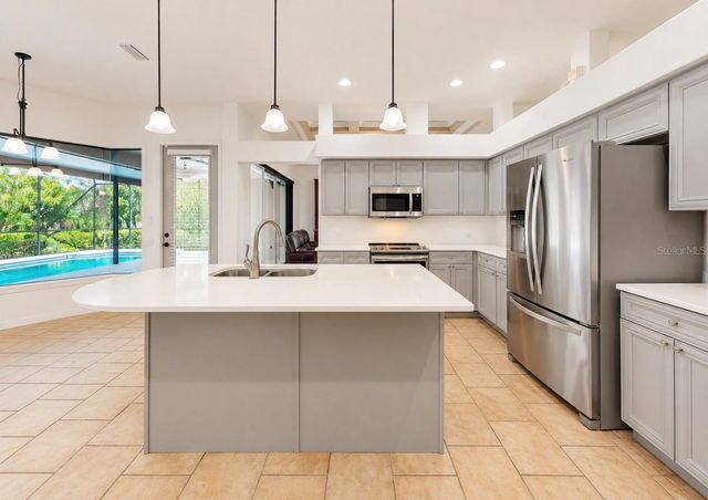 6105 AUDUBON MANOR BOULEVARD, Lithia, FL 33547