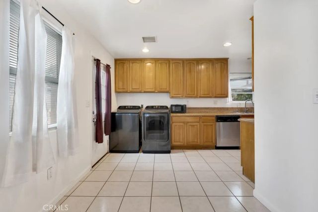 14962 Genoa, Sylmar, CA 91342