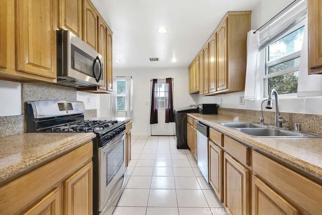 14962 Genoa, Sylmar, CA 91342