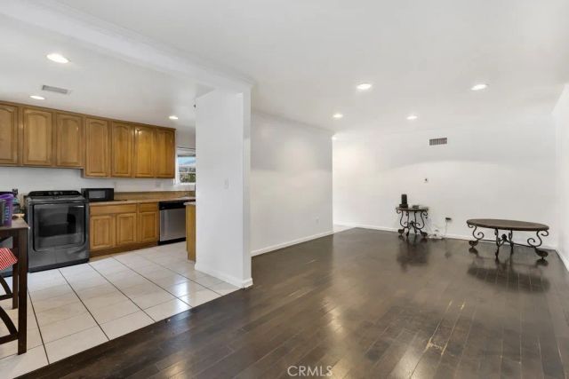 14962 Genoa, Sylmar, CA 91342