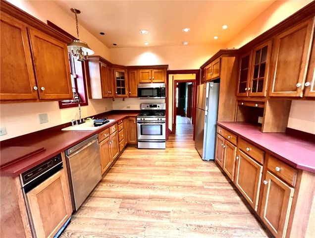 22 Emerson Ave, Crafton, PA 15205