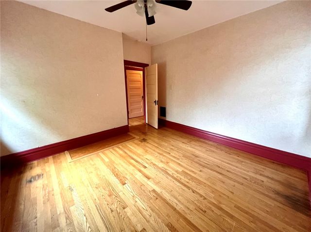 22 Emerson Ave, Crafton, PA 15205