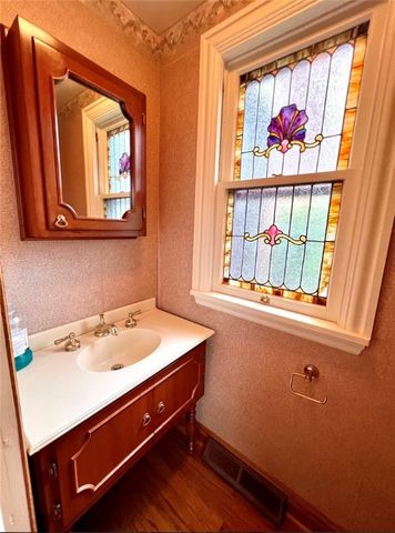 22 Emerson Ave, Crafton, PA 15205