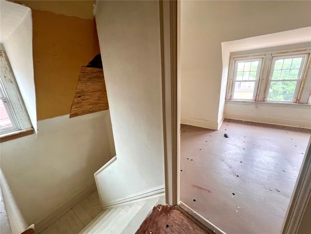 22 Emerson Ave, Crafton, PA 15205