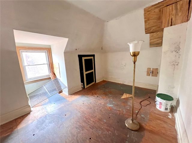 22 Emerson Ave, Crafton, PA 15205