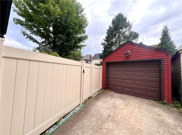 22 Emerson Ave, Crafton, PA 15205