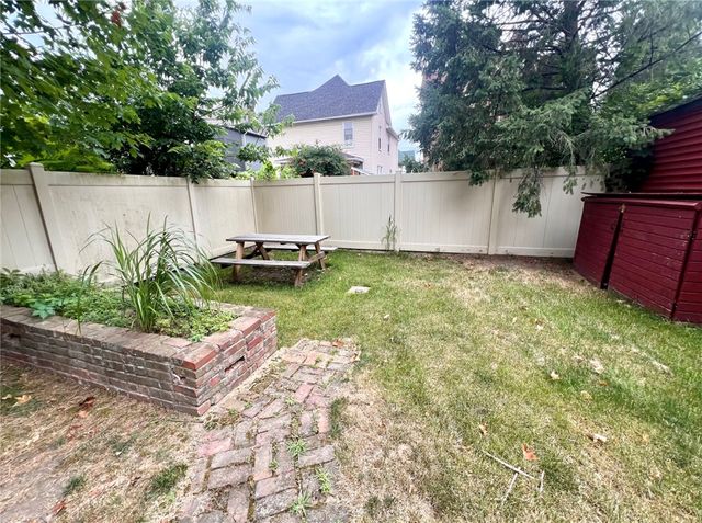 22 Emerson Ave, Crafton, PA 15205