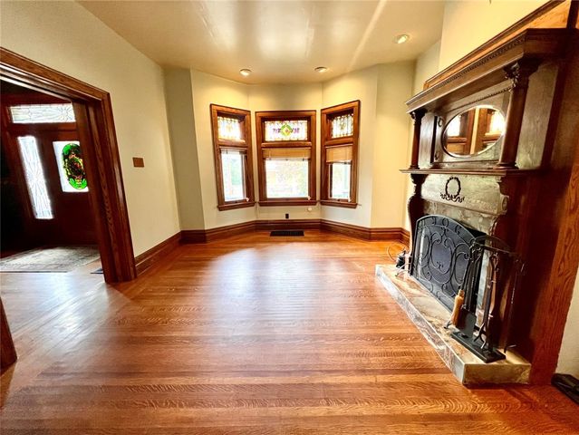 22 Emerson Ave, Crafton, PA 15205