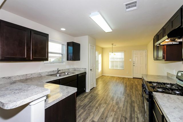 5823 Dawn Misty Lane, Houston, TX 77048