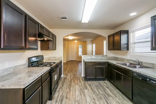 5823 Dawn Misty Lane, Houston, TX 77048
