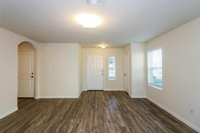 5823 Dawn Misty Lane, Houston, TX 77048
