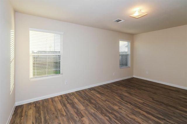 5823 Dawn Misty Lane, Houston, TX 77048