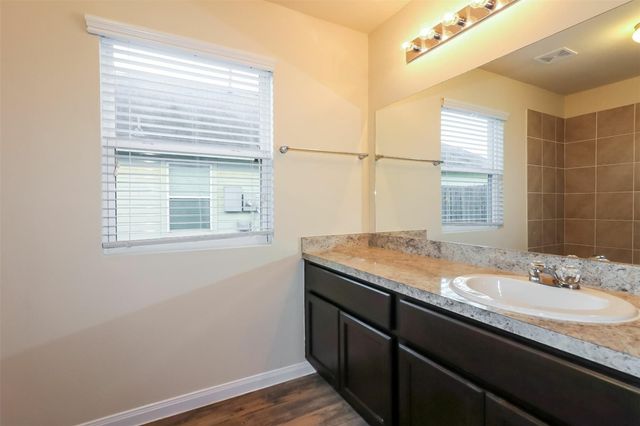 5823 Dawn Misty Lane, Houston, TX 77048