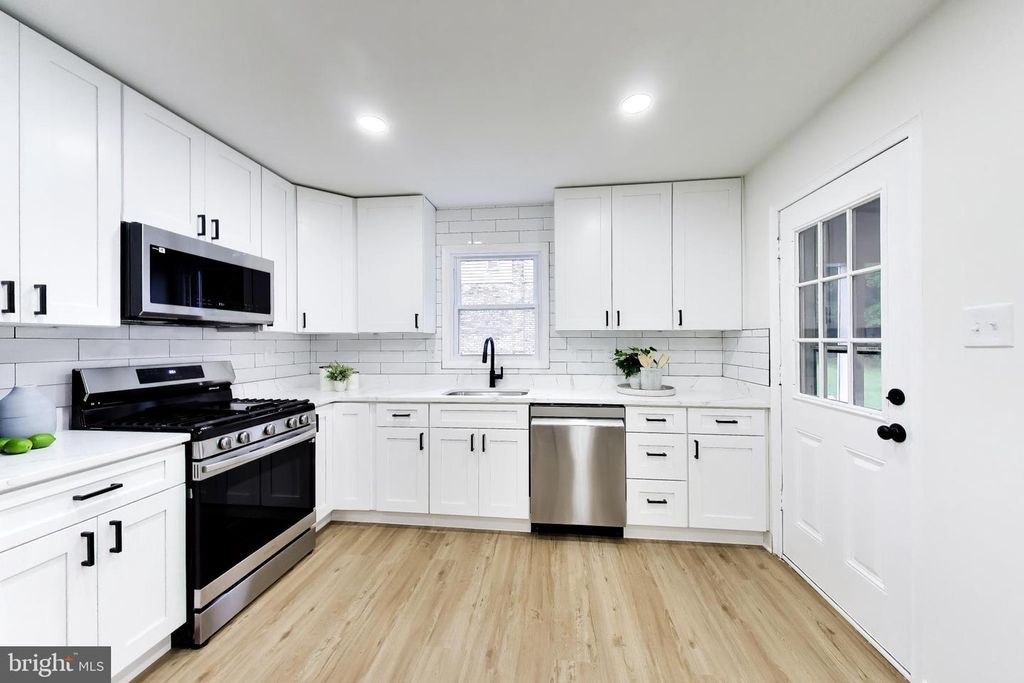 6000 BROOKE JANE DR, Clinton, MD 20735