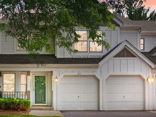211 Spring Point Drive, Carpentersville, IL 60110