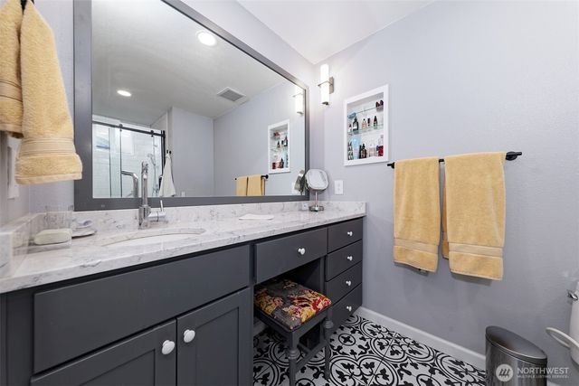18701 10th Avenue NE, Poulsbo, WA 98370
