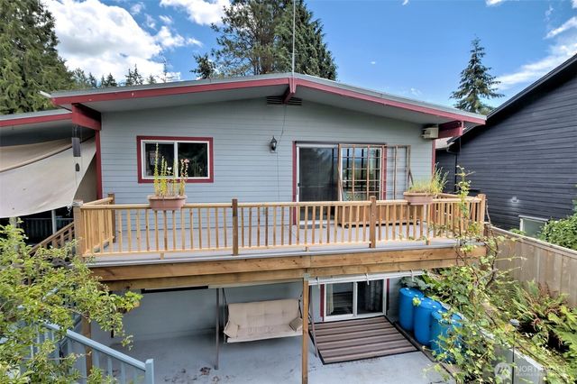 18701 10th Avenue NE, Poulsbo, WA 98370