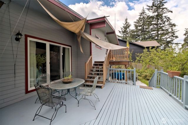 18701 10th Avenue NE, Poulsbo, WA 98370