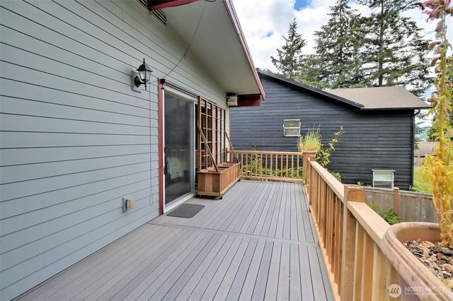 18701 10th Avenue NE, Poulsbo, WA 98370