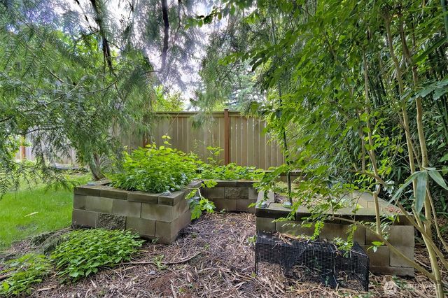18701 10th Avenue NE, Poulsbo, WA 98370