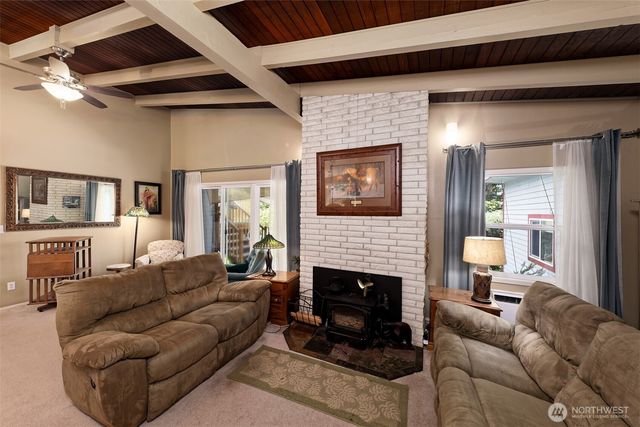 18701 10th Avenue NE, Poulsbo, WA 98370