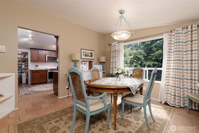 18701 10th Avenue NE, Poulsbo, WA 98370