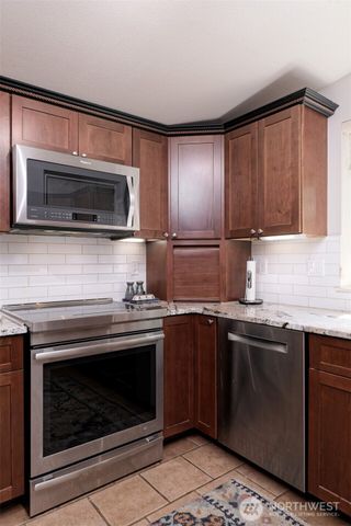18701 10th Avenue NE, Poulsbo, WA 98370