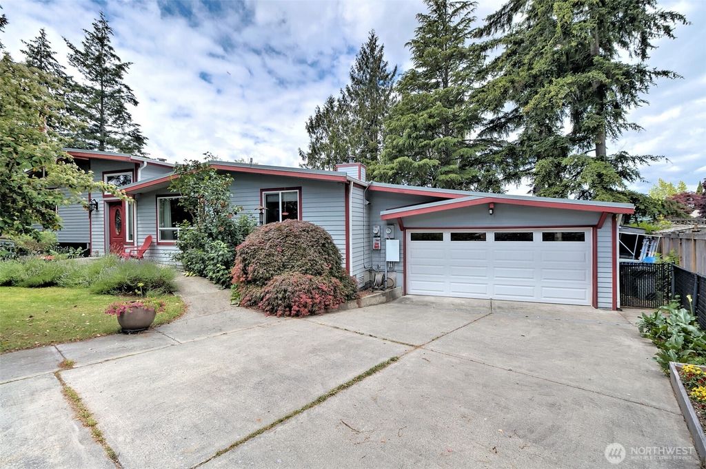 18701 10th Avenue NE, Poulsbo, WA 98370