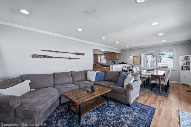 68 Highland Avenue, Clawson, MI 48017