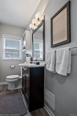 68 Highland Avenue, Clawson, MI 48017