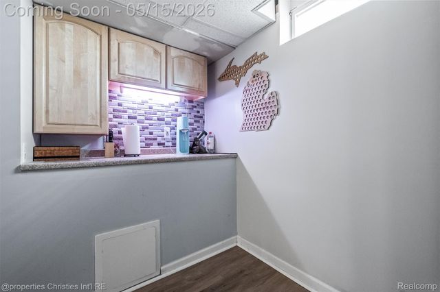 68 Highland Avenue, Clawson, MI 48017