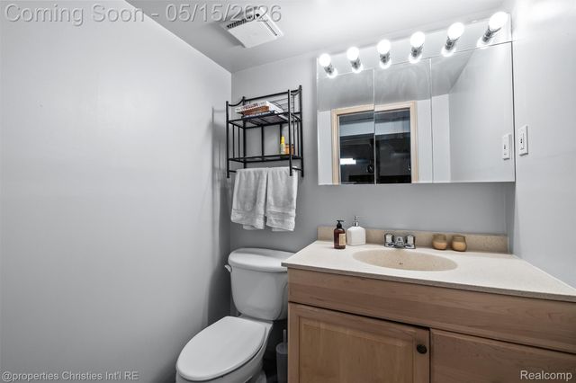 68 Highland Avenue, Clawson, MI 48017