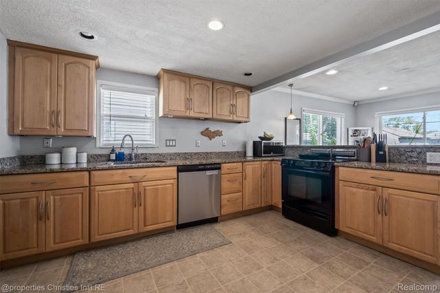 68 Highland Avenue, Clawson, MI 48017