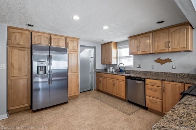 68 Highland Avenue, Clawson, MI 48017