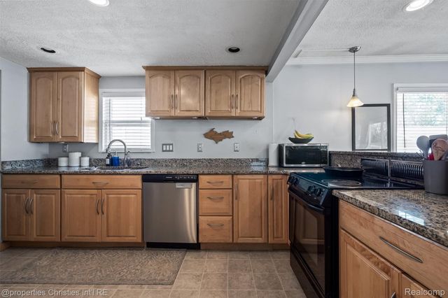 68 Highland Avenue, Clawson, MI 48017
