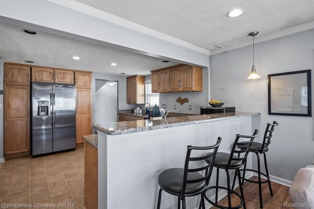 68 Highland Avenue, Clawson, MI 48017