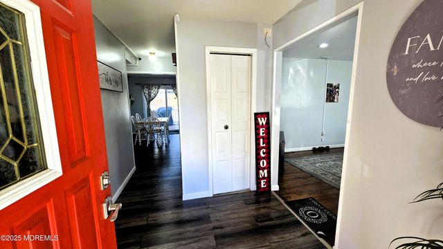 7 Stradford Road, Parlin, NJ 08859