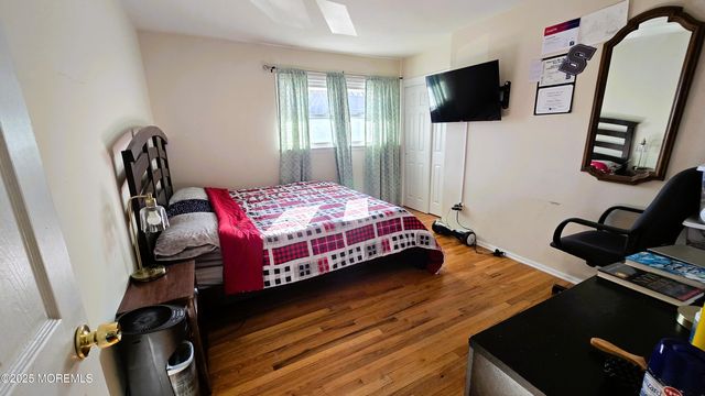 7 Stradford Road, Parlin, NJ 08859