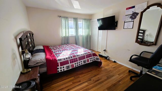 7 Stradford Road, Parlin, NJ 08859