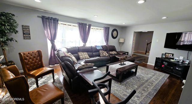 7 Stradford Road, Parlin, NJ 08859