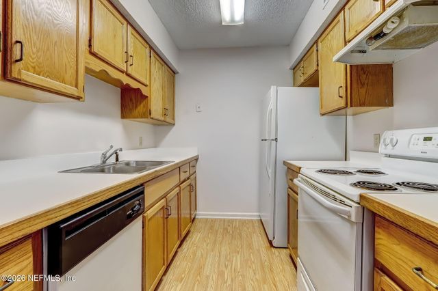 702 MEADOWBROOK Drive 11, Orange Park, FL 32073