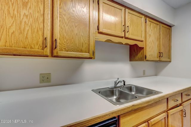 702 MEADOWBROOK Drive 11, Orange Park, FL 32073