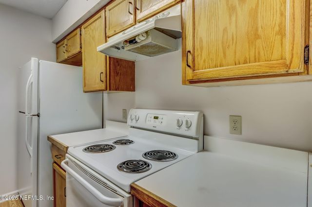 702 MEADOWBROOK Drive 11, Orange Park, FL 32073
