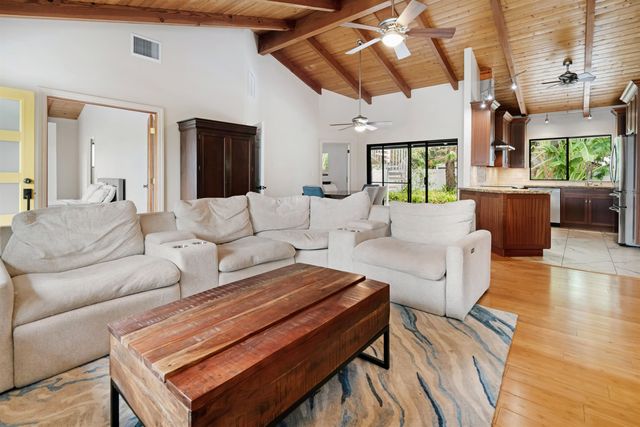 301 Ohina Pl, Kihei, HI 96753