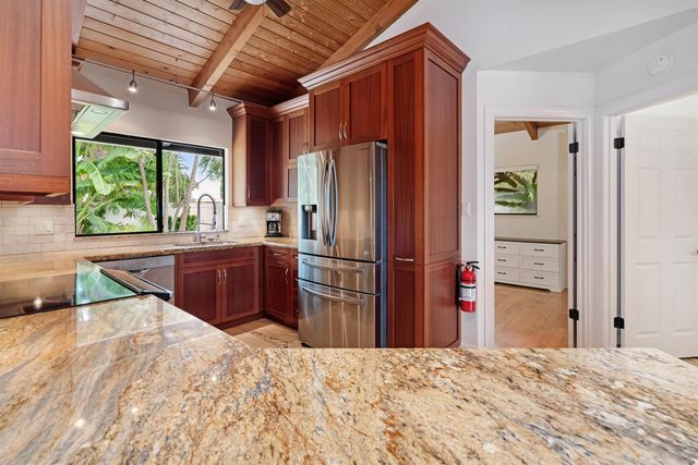 301 Ohina Pl, Kihei, HI 96753